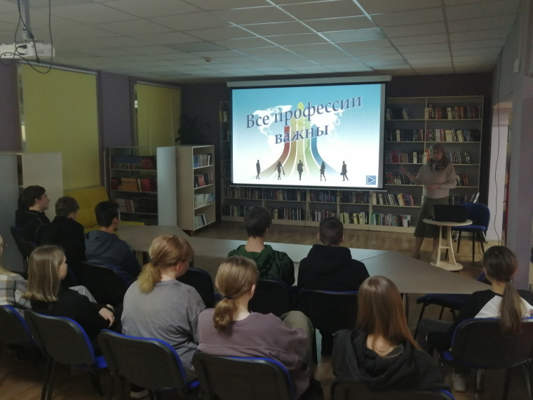 Познавательная беседа о мире профессий - «Все профессии важны».